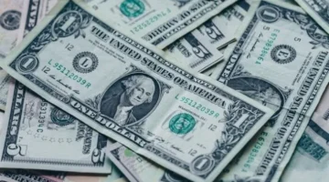 تحركات جديدة.. سعر الدولار أمام الجنيه في البنوك المصرية خلال تعاملات اليوم